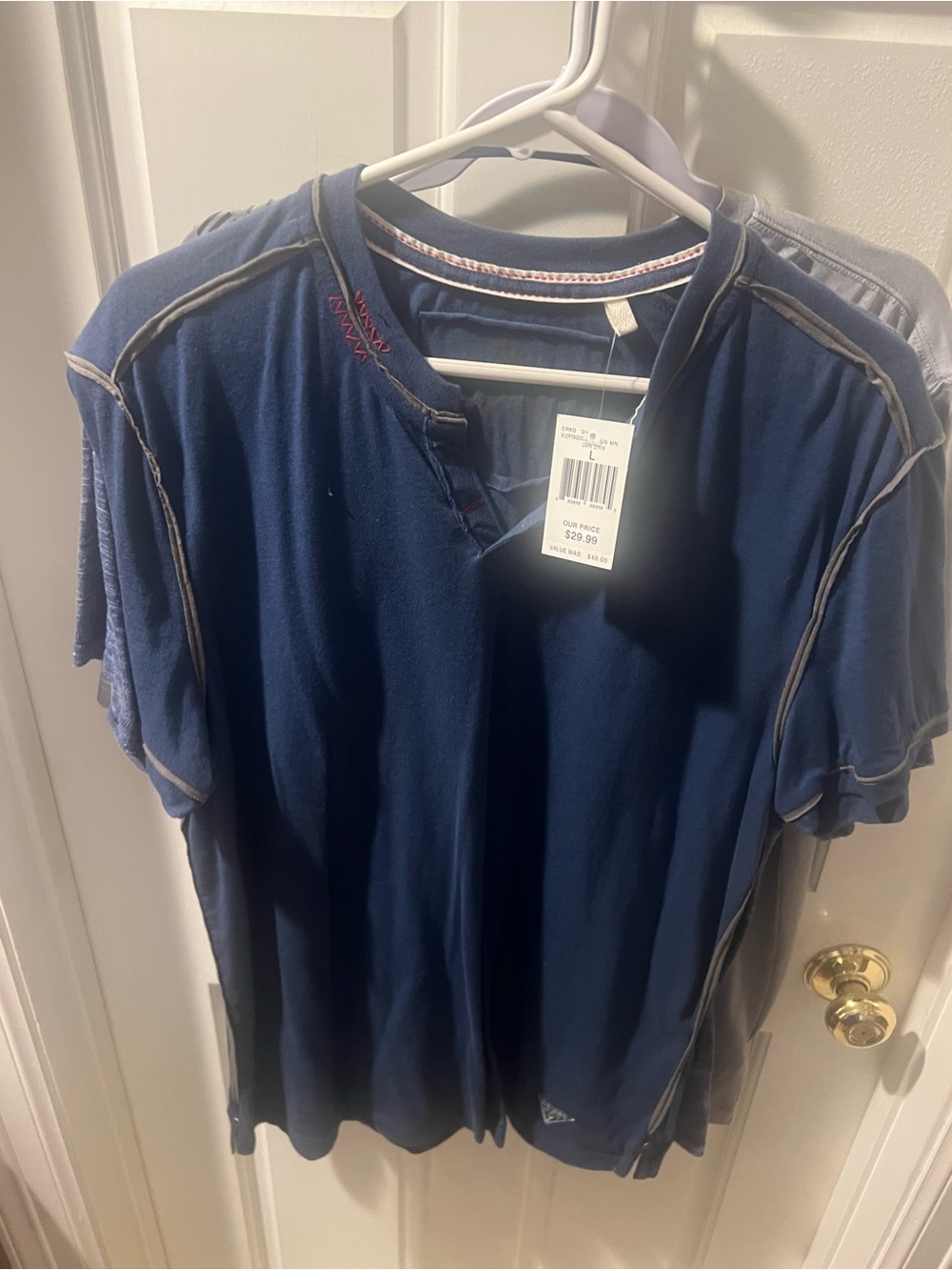 Guess Men's Navy Short-Sleeve Crew Tee with Contrast Stitching